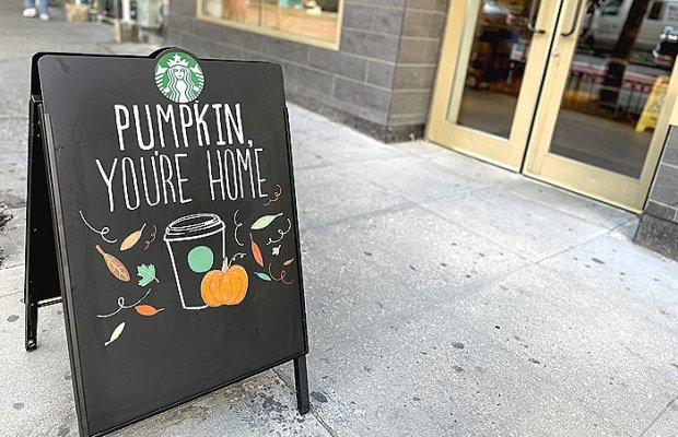 Starbucks Şimali Amerikada mağazalarının 1%-ni bağlayacaq və 900 işçini ixtisar edəcək.