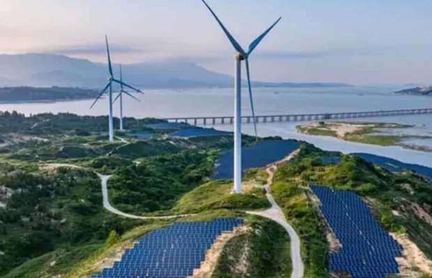 Yenilənən enerji, ilin birinci yarısında ilk dəfə elektrik istehsalında kömürü tutdu