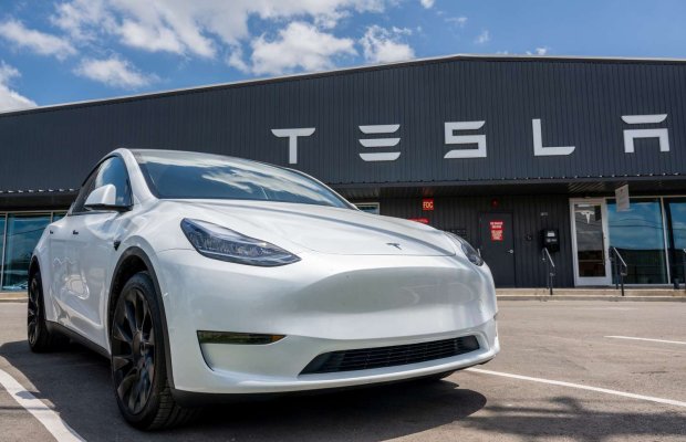 Tesla ABŞ-da 12 963 avtomobili batareya problemi səbəbindən geri çağırır