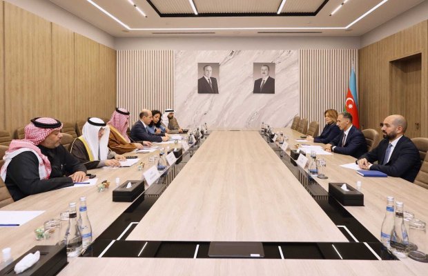 Nazir Rəşad Nəbiyev İslam İnkişaf Bankı qrupunun sədri Məhəmməd Süleyman Əl-Casir ilə görüşüb