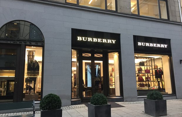 Burberry-nin gəlirləri ilin ilk yarısında 5% azalıb